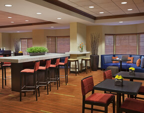 Restaurant area with comfortable seating perfect for co-working at Courtyard By Marriott Toronto Airport.