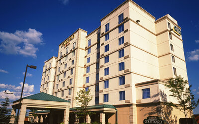 Hotel exterior at Courtyard By Marriott Toronto Airport.