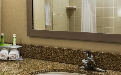 Holiday Inn Express & Suites Marathon