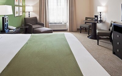 Holiday Inn Express & Suites Marathon