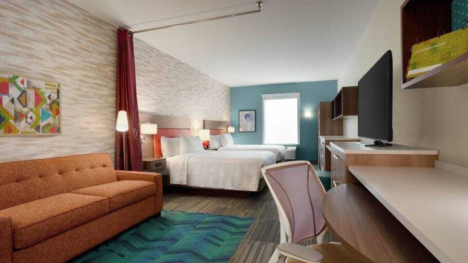 Spacious 2 queen size beds studio with working station at the Home2 Suites by Hilton Warminster Horsham.