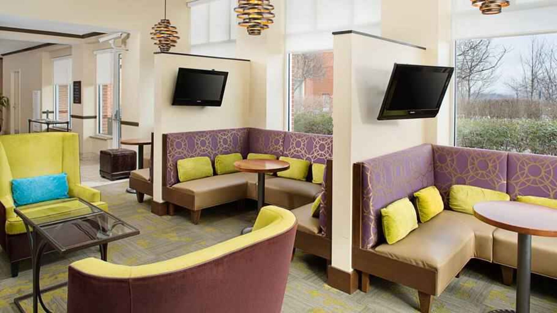 Bright lobby area perfect for small group meetings appointment at the Hilton Garden Inn Hartford North/Bradley Intl Airport.