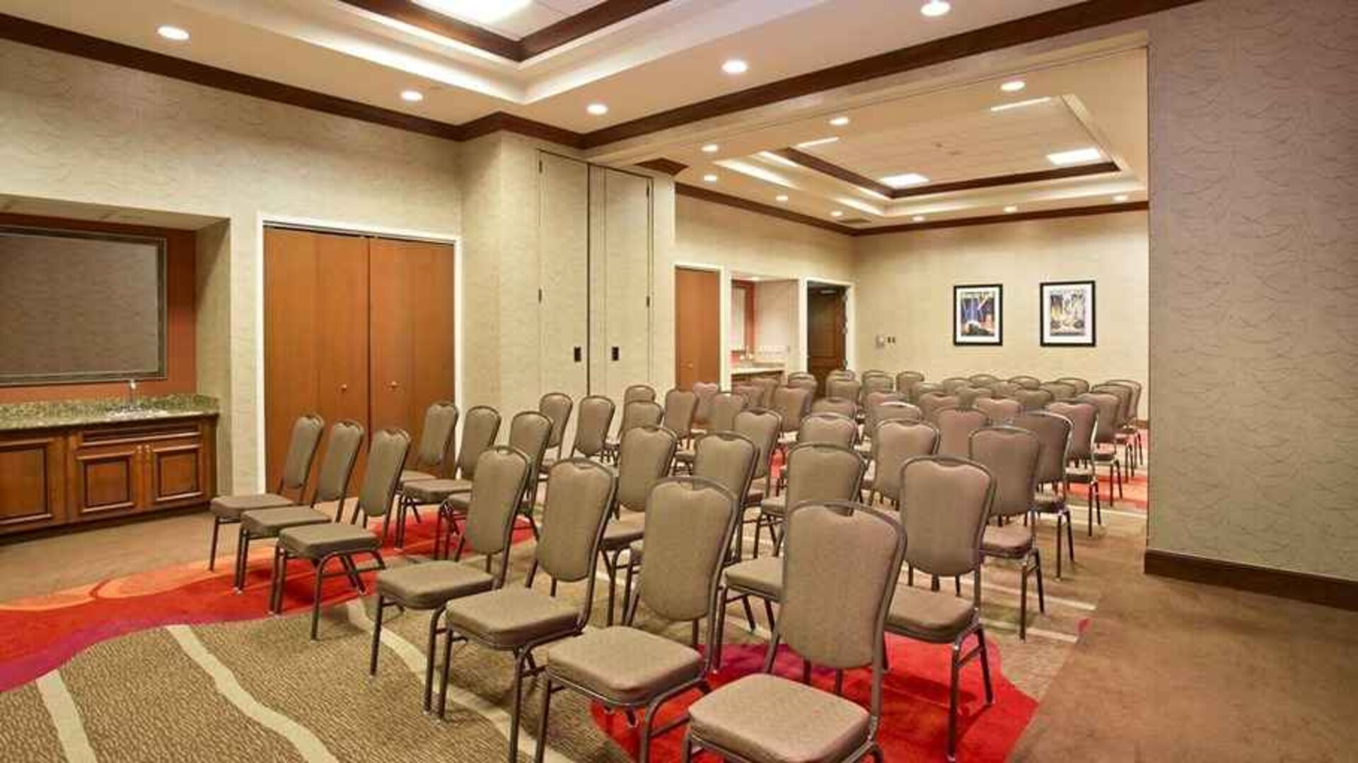 Professional meeting room and conference room at Hilton Garden Inn Chicago/Midway Airport.