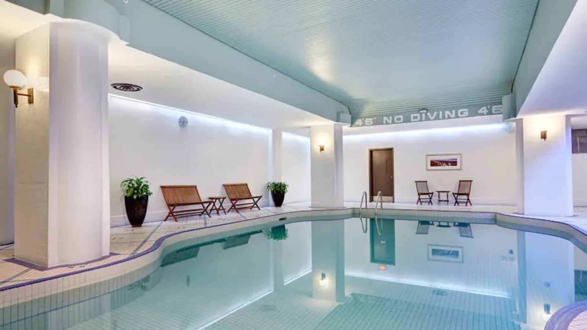 Indoor pool at the Hilton Saint John.