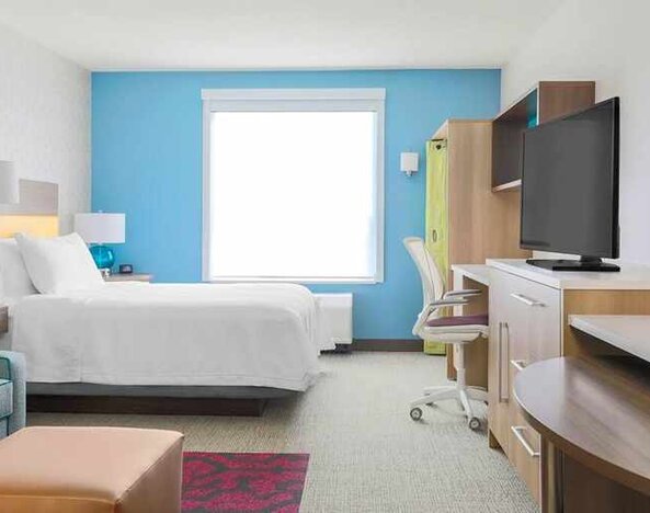 Day room with TV and work station at Home2 Suites By Hilton West Sacramento.