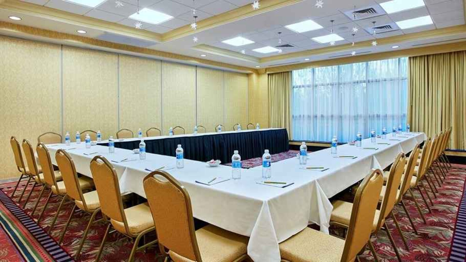 professional, well-equipped meeting room at Hilton Garden Inn Rockville-Gaithersburg.