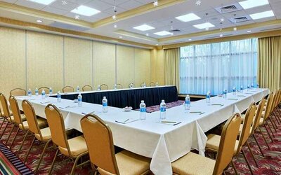 professional, well-equipped meeting room at Hilton Garden Inn Rockville-Gaithersburg.