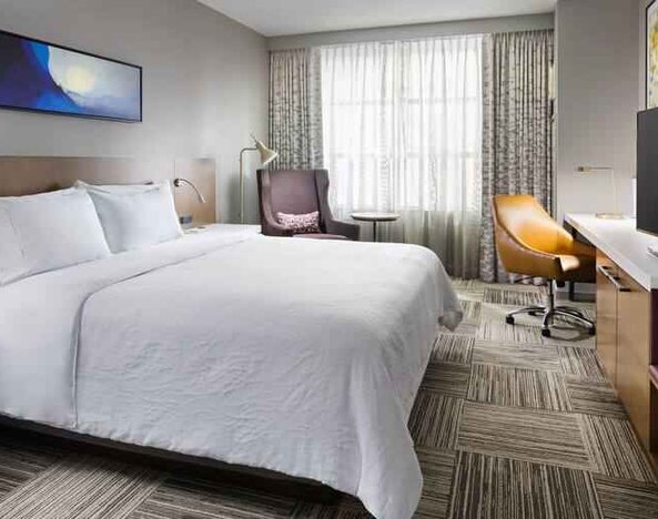 King size bed, TV screen and desk at the Hilton Garden Inn Chicago McCormick Place.