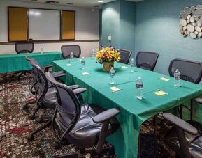 Professional meeting room at Hampton Inn San Francisco Airport.