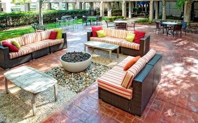 Beautiful outdoor patio with garden perfect as workspace at the DoubleTree by Hilton Kansas City - Overland Park.