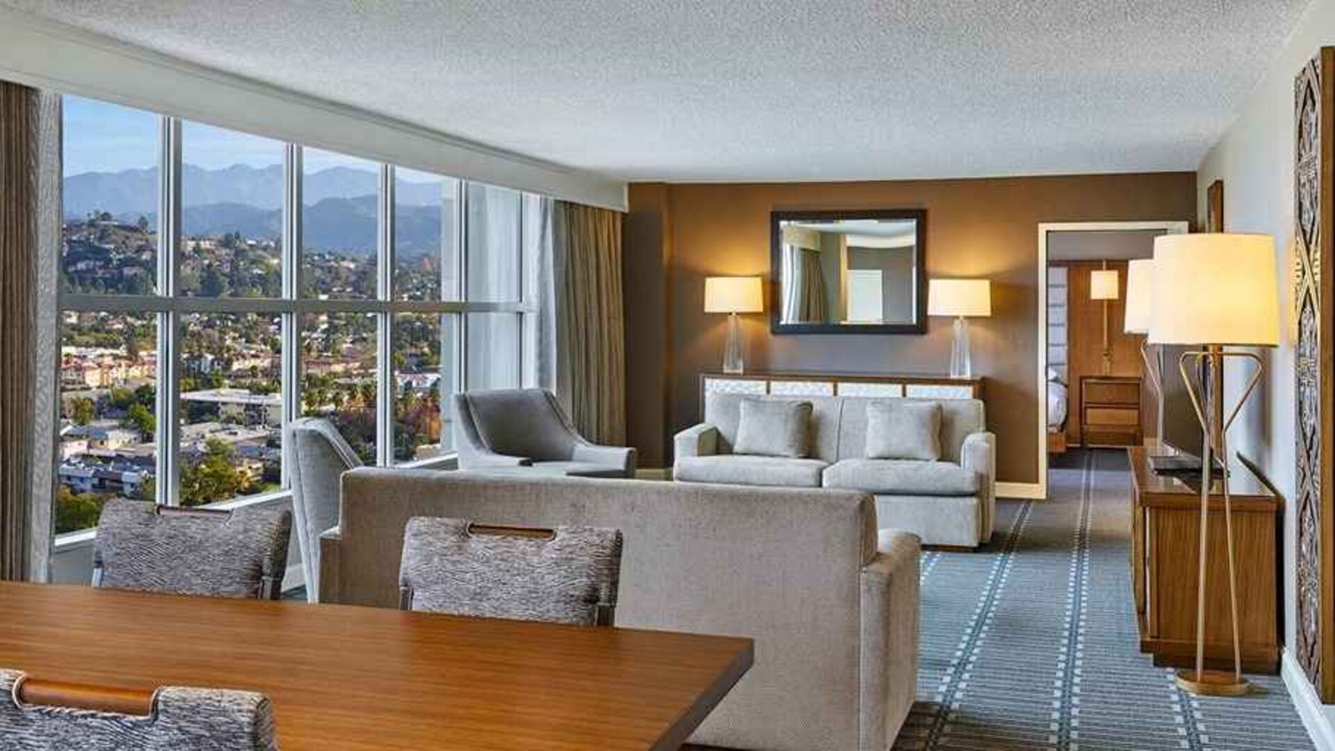 beautiful lobby-coworking space with a lot of natural light at Hilton Los Angeles North/Glendale & Executive Meeting Ctr.