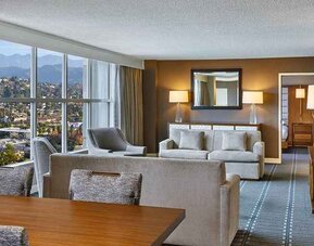 beautiful lobby-coworking space with a lot of natural light at Hilton Los Angeles North/Glendale & Executive Meeting Ctr.