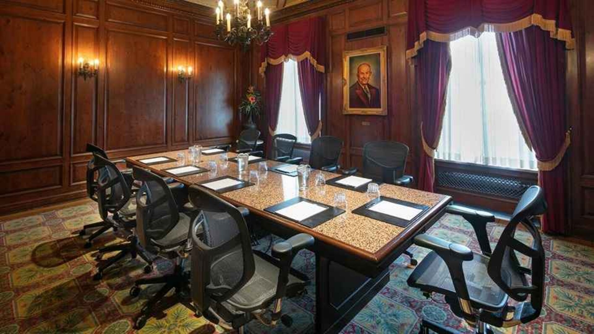 Well-equipped meeting room for all business and board meetings at Hilton Milwaukee City Center.