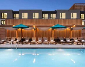 beautiful outdoor pool with sunbeds and seating area at Hilton Garden Inn Boulder.
