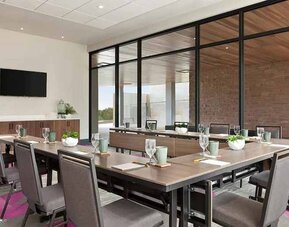 professional meeting room at Hilton Garden Inn Boulder.