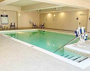 Indoor swimming pool at the Hampton Inn Champaign Urbana.