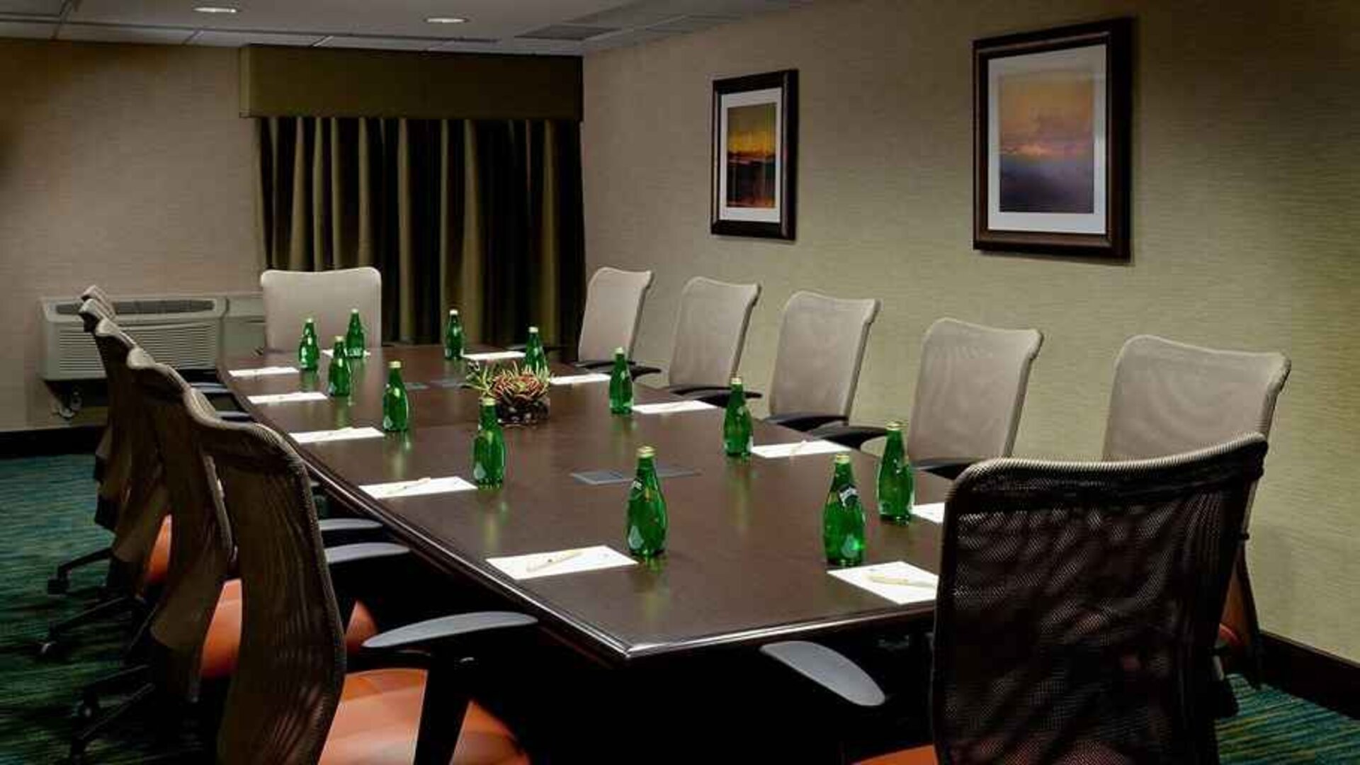 professional and equipped meetiing room for all business meetings at DoubleTree by Hilton Hotel Santa Fe.