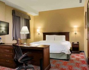 King-studio with working station at the Hampton Inn & Suites Mexico City - Centro Historico.