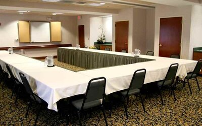 Meeting room with u shape table at the Hampton Inn & Suites Leesburg.