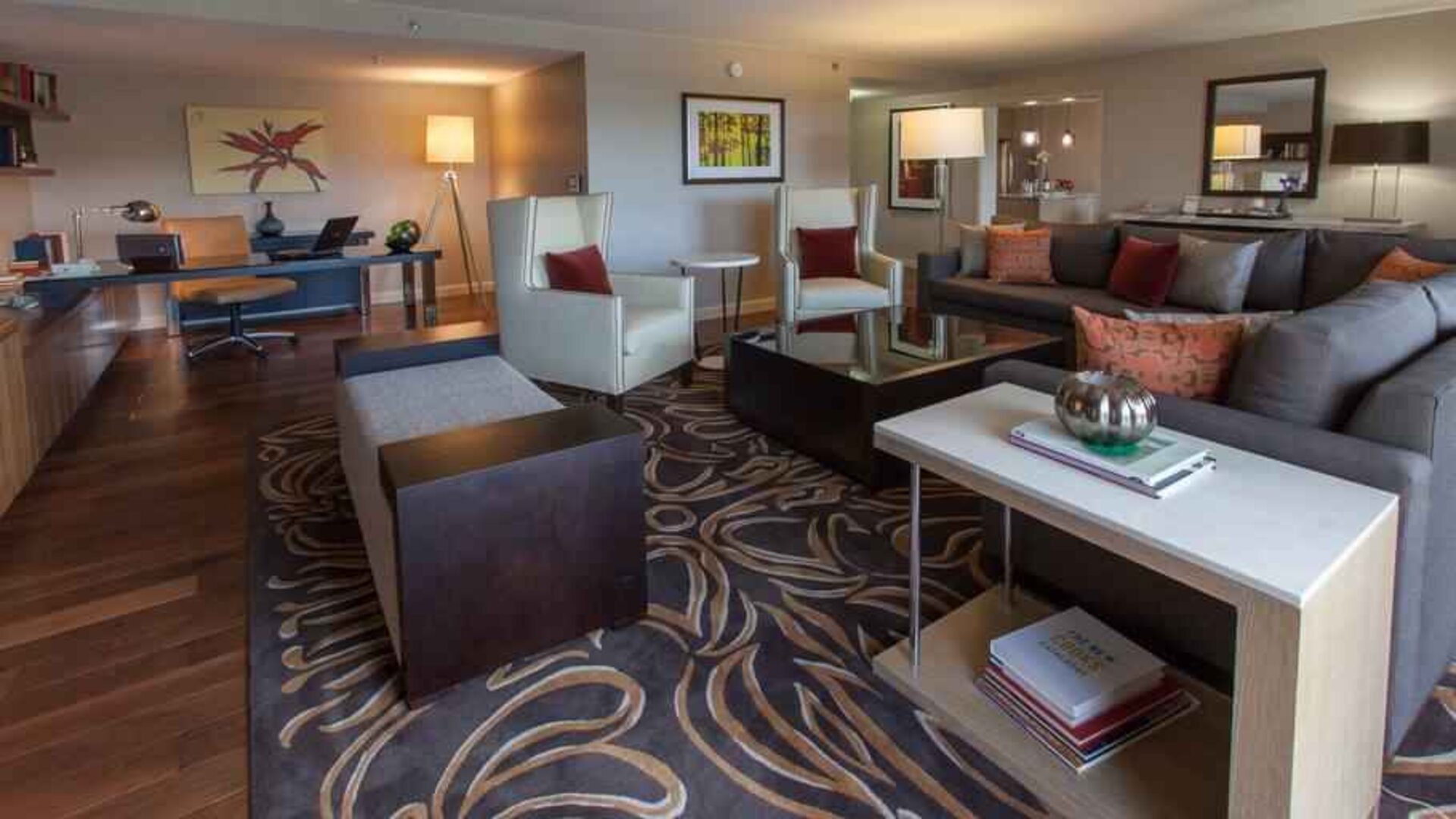 Spacious presidential suite with working station at the DoubleTree by Hilton Pittsburgh Green Tree.