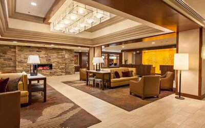 Elegant lobby workspace with sofas and fireplace at the DoubleTree by Hilton Pittsburgh Green Tree.