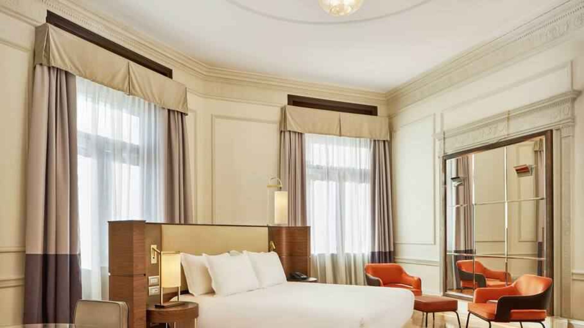 Bright presidential suite at the DoubleTree by Hilton Trieste.