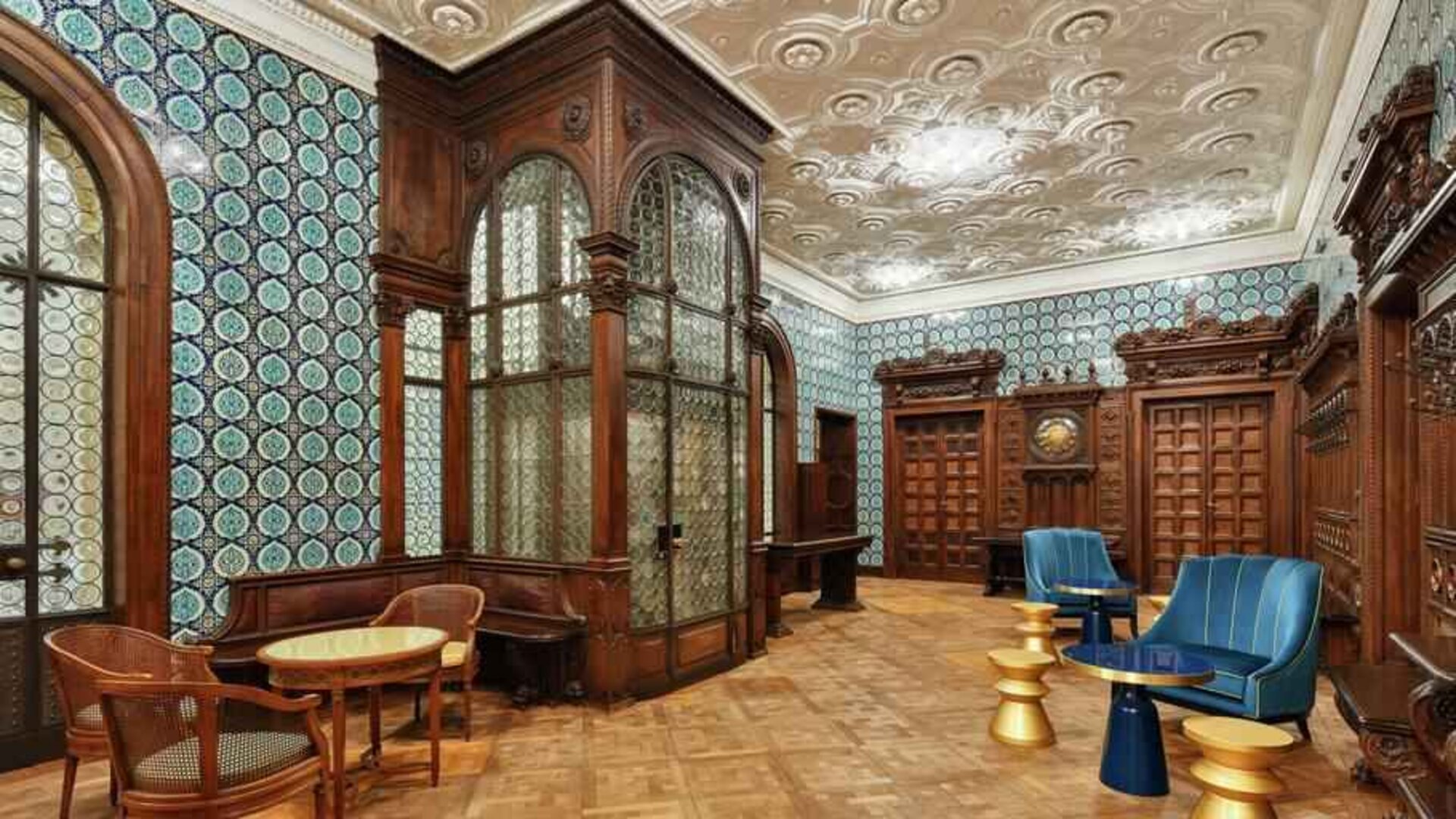 Elegant hotel workspace at the DoubleTree by Hilton Trieste.