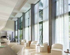 comfortable lobby lounge area ideal as a coworking space at DoubleTree by Hilton Hotel San Diego - Hotel Circle.