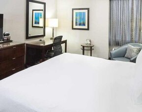 Lovely delux king room with TV and business desk at DoubleTree by Hilton Hotel Wilmington.