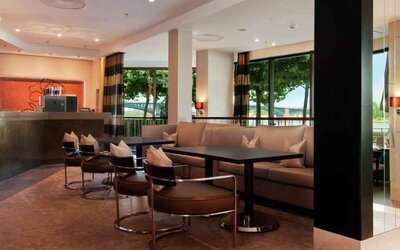 Lobby workspace at the Hilton Mainz.