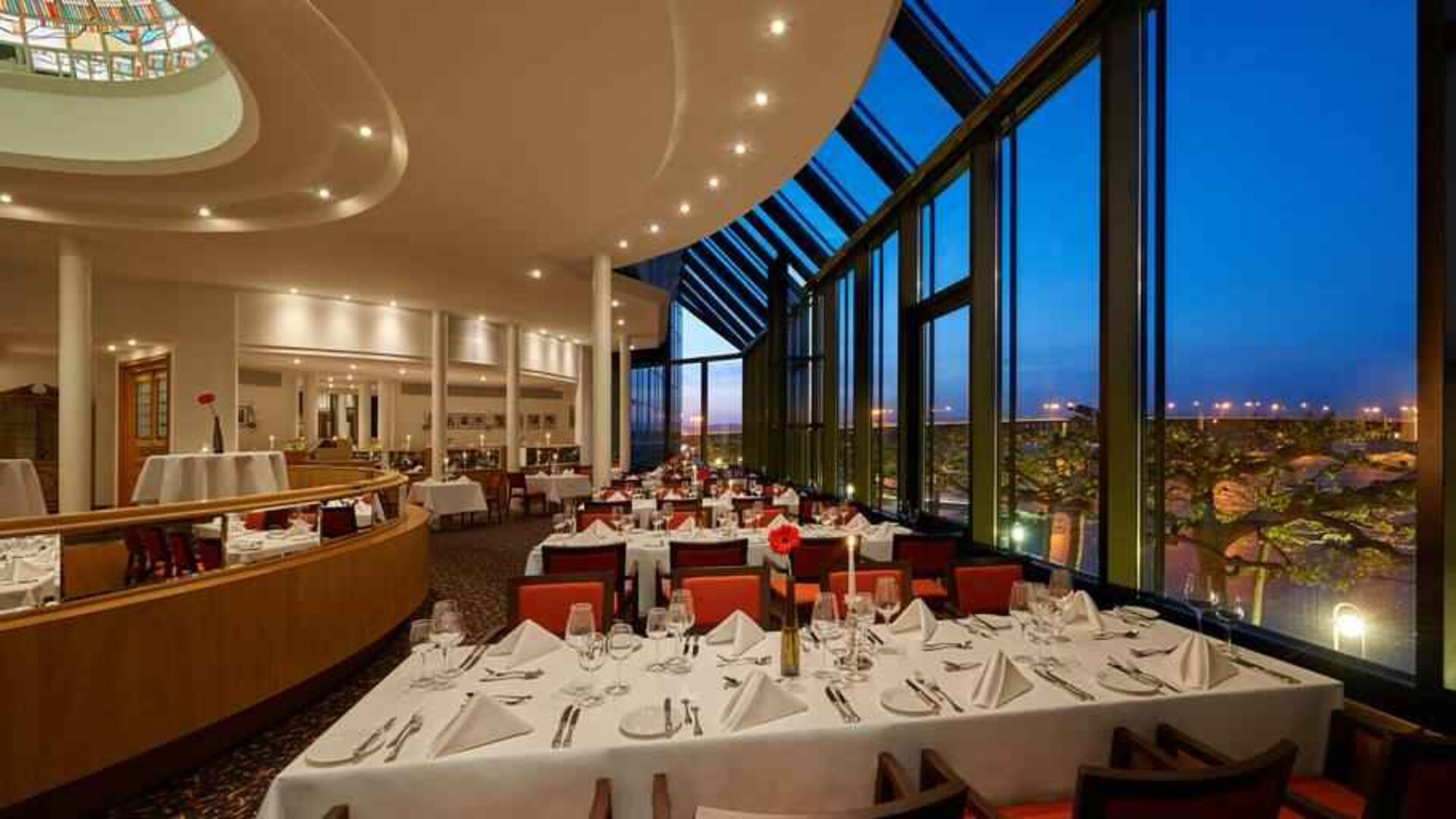 Restaurant area perfect for co-working at the Hilton Mainz.