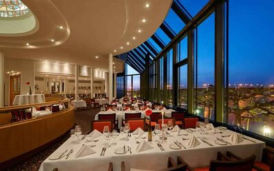 Restaurant area perfect for co-working at the Hilton Mainz.