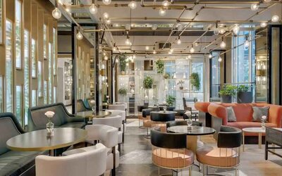 Dining area suitable for co-working at the Hilton Munich City.