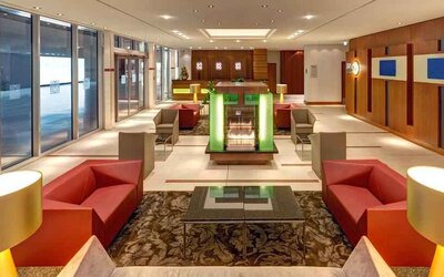 Lobby workspace perfect for co-working at the Hilton Garden Inn Frankfurt Airport.