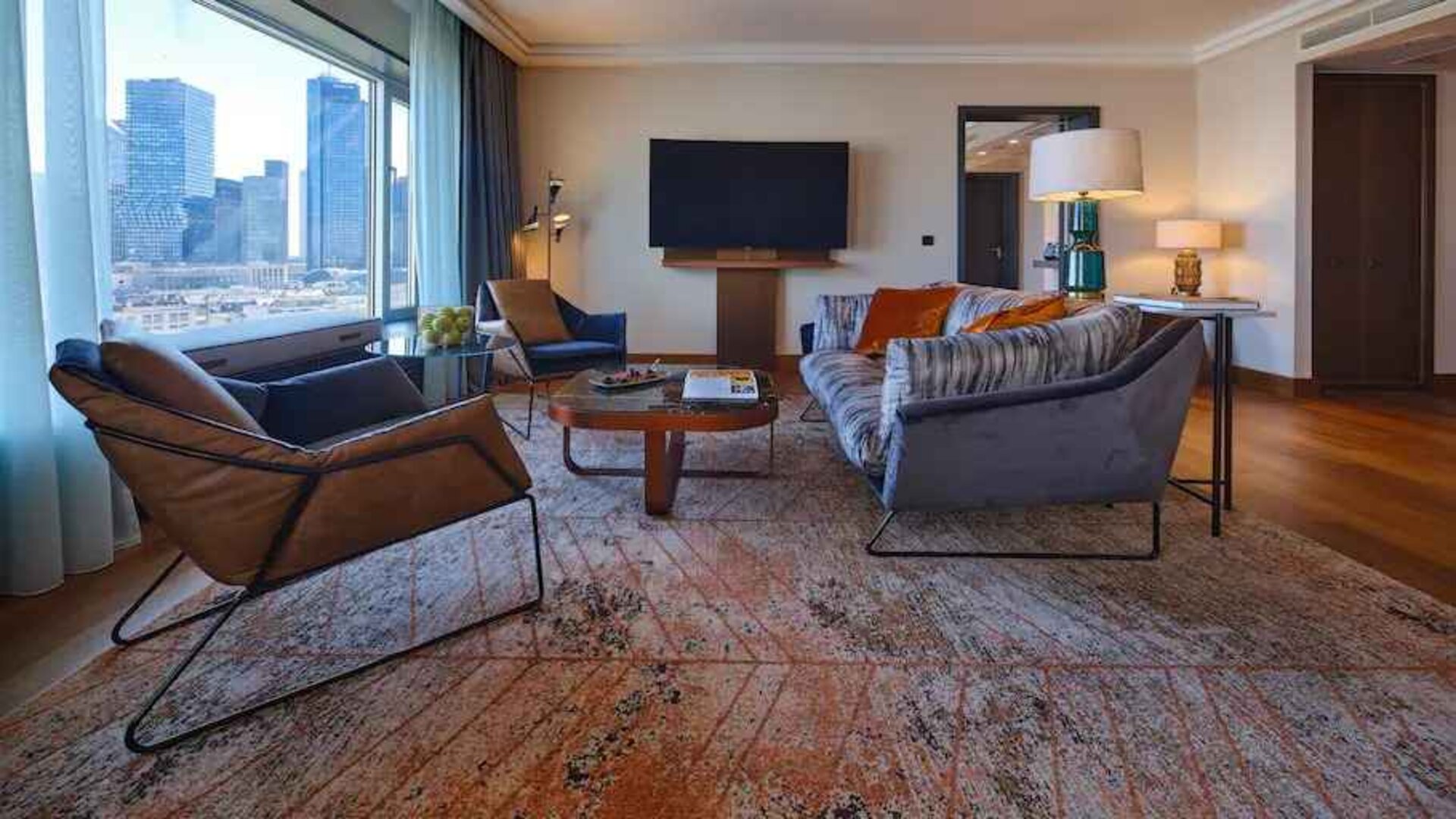 Living room perfect as workspace at the Hilton Frankfurt City Centre.