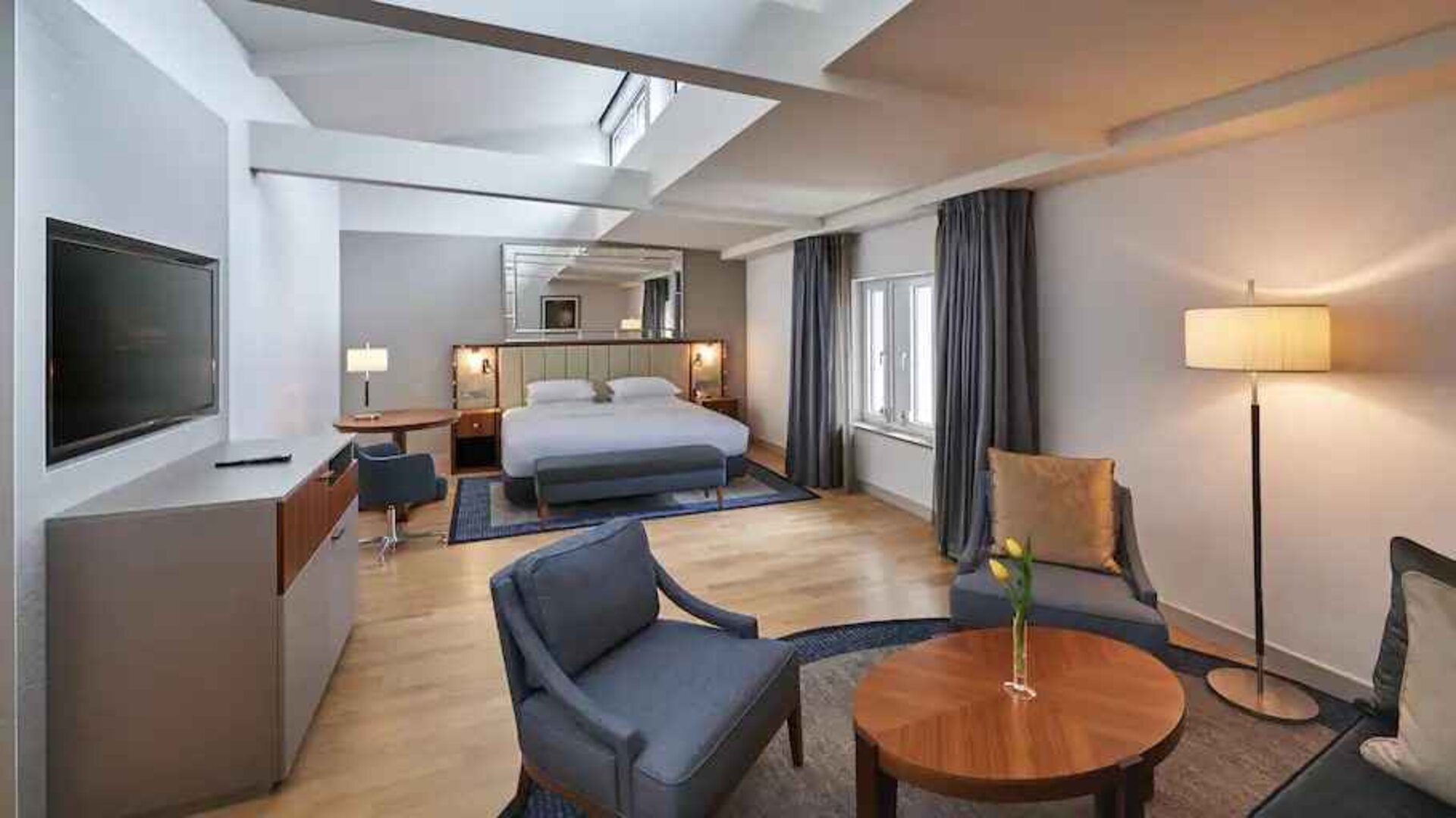 Comfortable king suite with desk at the Hilton Cologne.