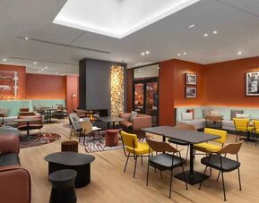 Lobby workspace at the Canopy by Hilton Paris Trocadero.