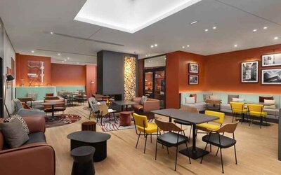 Lobby workspace at the Canopy by Hilton Paris Trocadero.