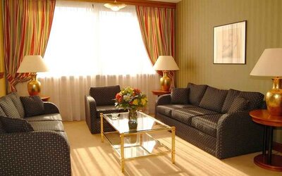 Comfortable hotel workspace with sofas at the Hilton Strasbourg.