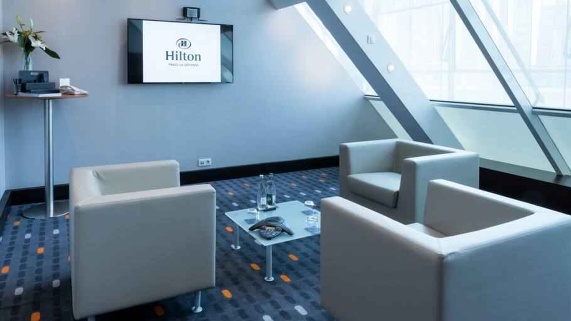 Hotel workspace with TV screen at the Hilton Paris La Defense.