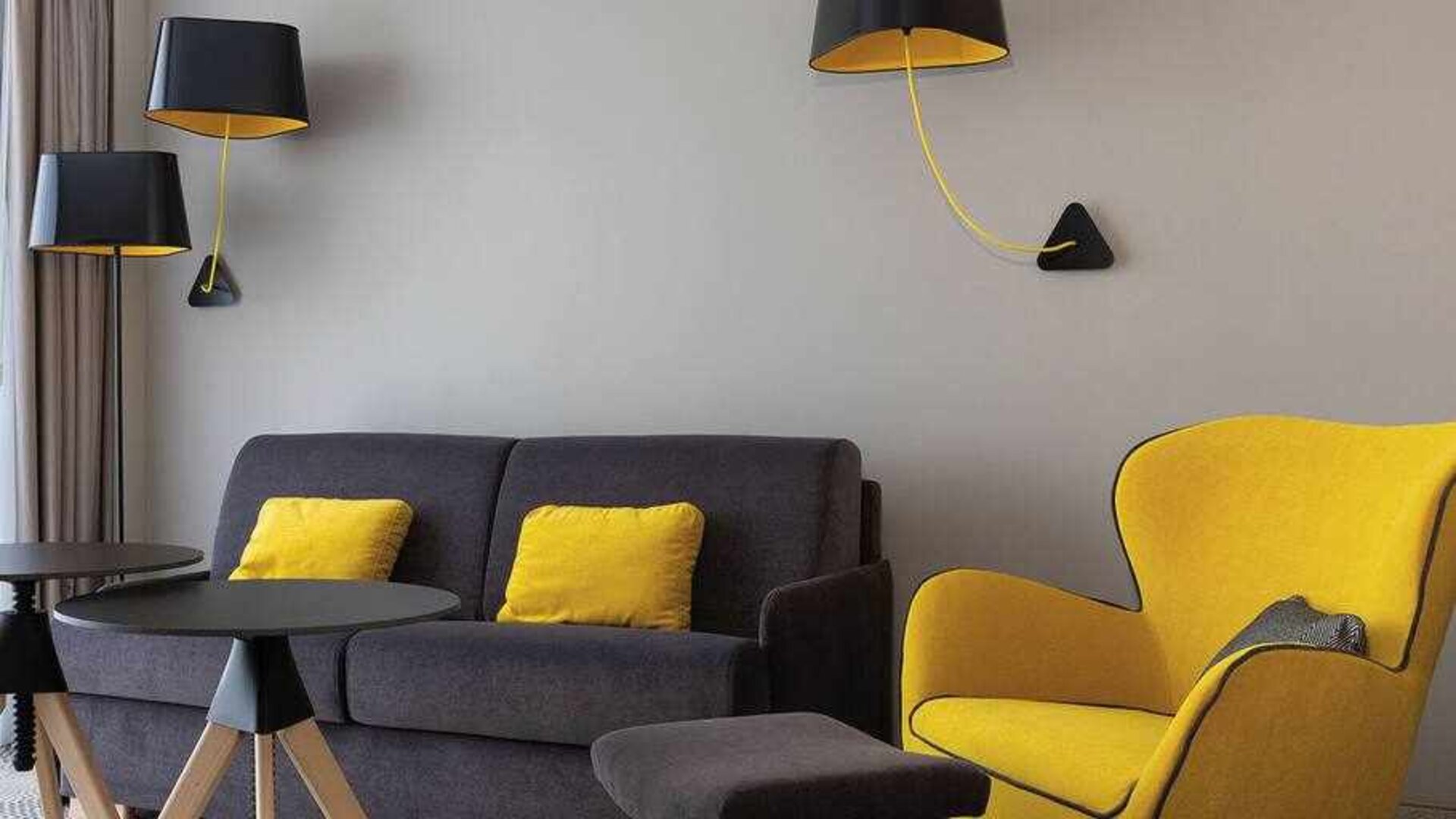 Seating area suitable for co-working at the Hilton Garden Inn Tours Centre.