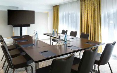 Meeting room with small u shape table at the Hilton Paris Opera.