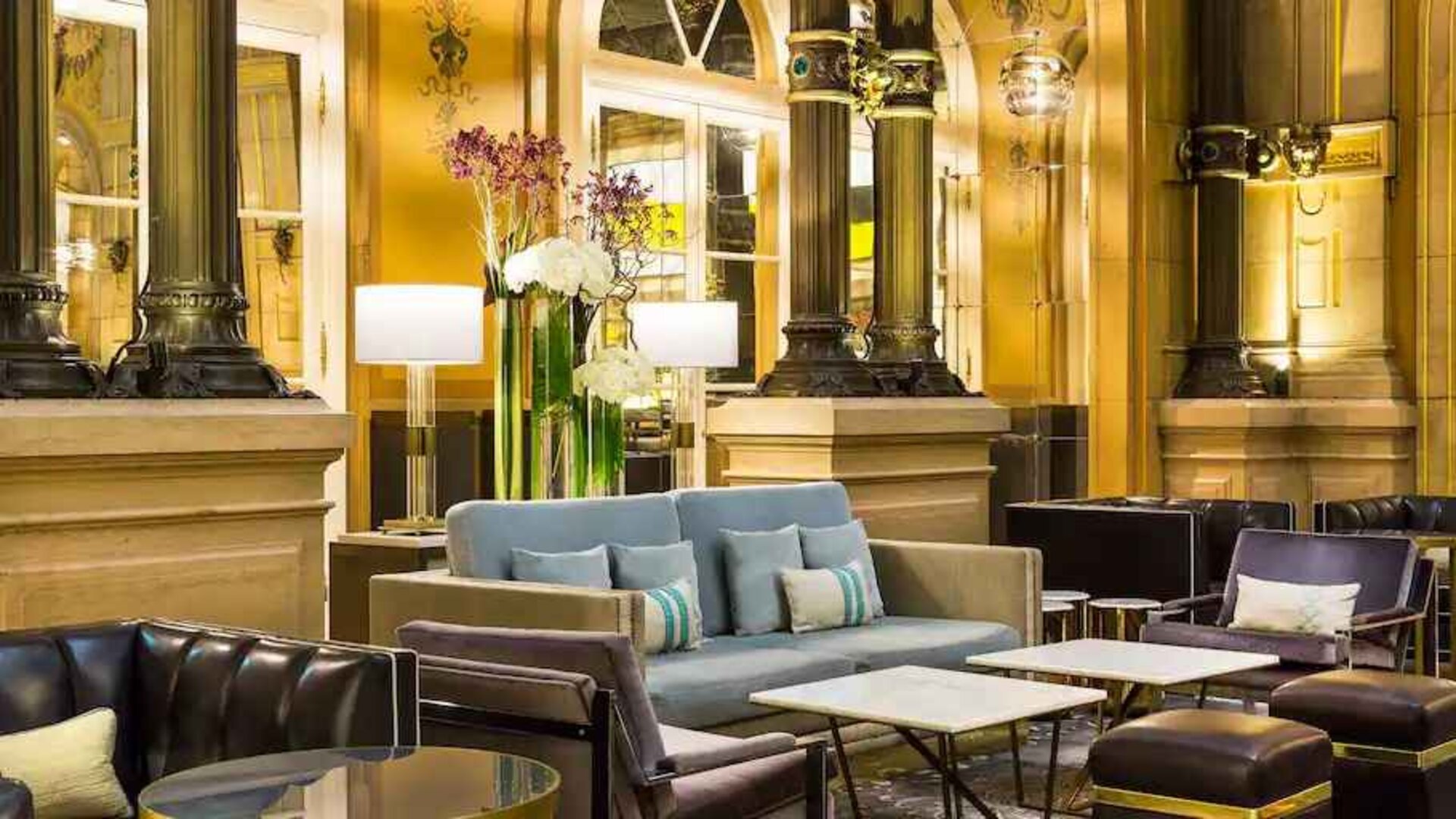 Comfortable hotel workspace with sofa at the Hilton Paris Opera.