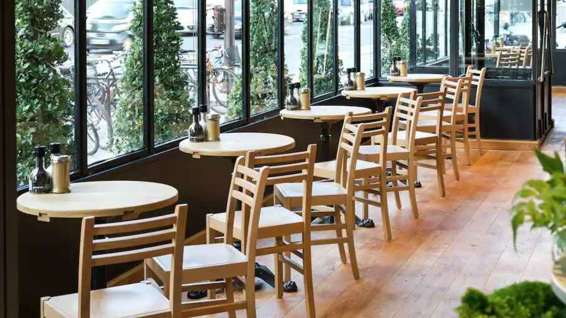 Seating area perfect for co-working at the Hilton Paris Opera.