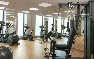 Fully equipped fitness center at the Hilton Garden Inn Bordeaux Centre.