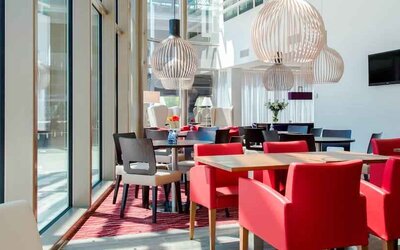 Hotel workspace with chairs and tables at the Hampton by Hilton Amsterdam Arena Boulevard.