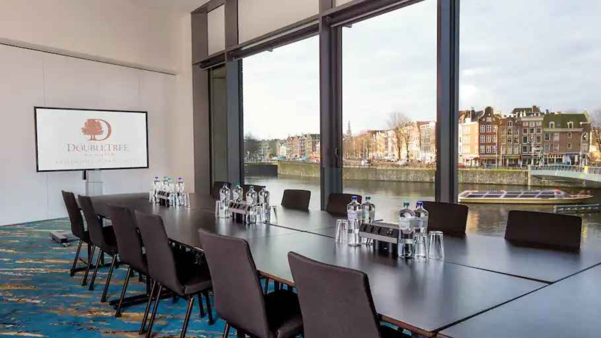 Meeting room with view at the DoubleTree by Hilton Amsterdam Centraal Station.