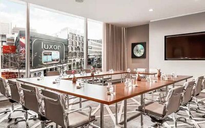 Brigh meeting room with large windows at the Hilton Rotterdam.