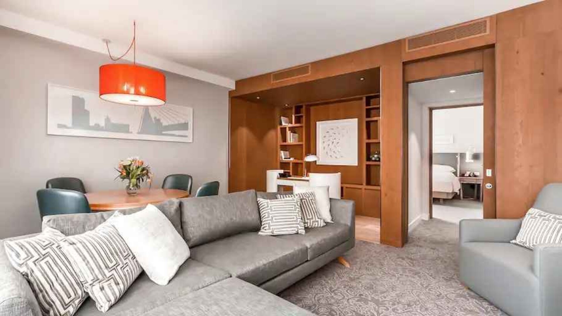 Comfortable living room with sofas at the Hilton Rotterdam.