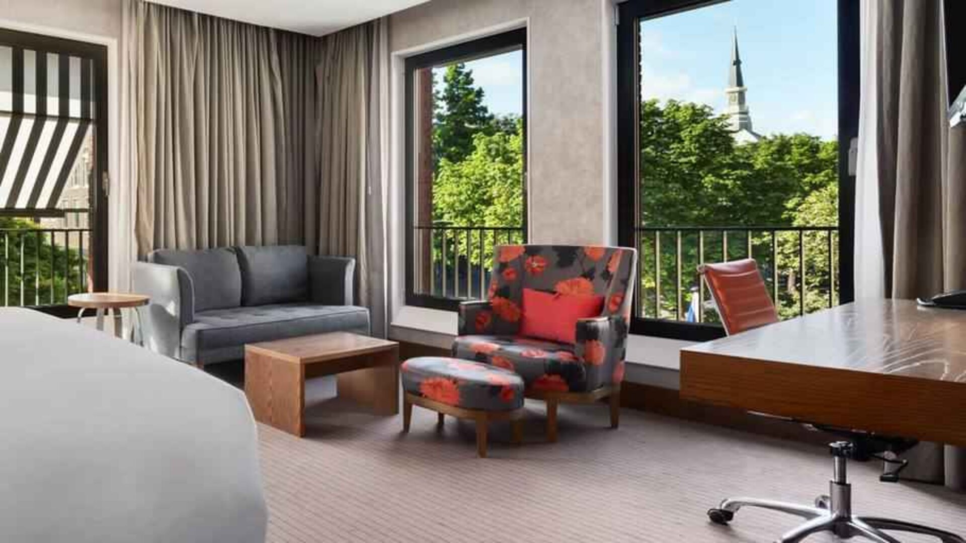 Working station along the window at the Hilton The Hague.